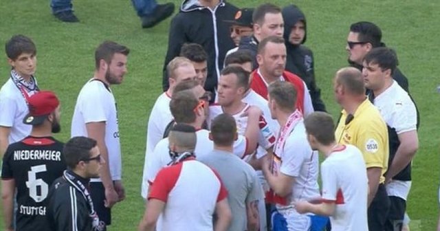 Galatasaray'ın eski futbolcunu ağlattılar