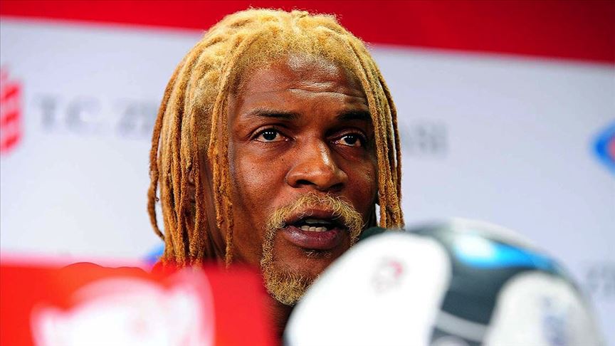 Galatasaray'ın eski futbolcusu Song Kovid-19 şüphesiyle karantinada tutuluyor