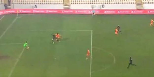 Galatasaray'ın maçında kafa karıştıran pozisyon