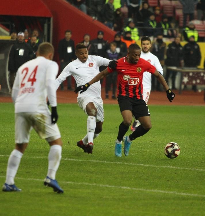 Galatasaray’ın peşinde olduğu Jesse, Süper Lig yıldızlarına fark attı 