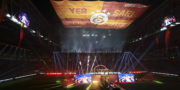 Galatasaray'ın yıldızı sahaya ilahi ile çıktı
