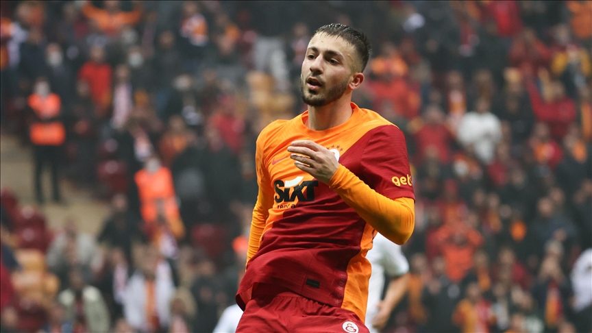Galatasaraylı futbolcu Halil Dervişoğlu: Çok üzgünüz, bu maçı galibiyete çekebilirdik