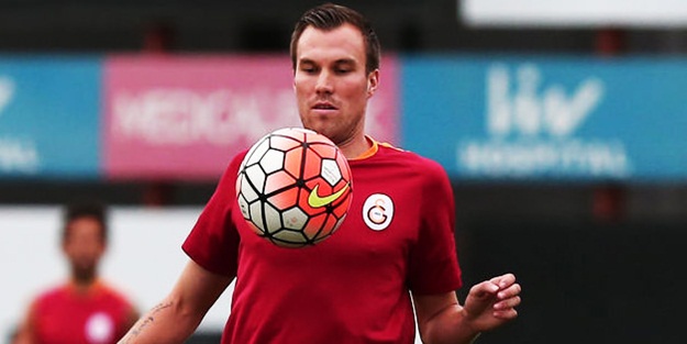 Galatasaraylı futbolcu kadına tekme attı! Karakolda...