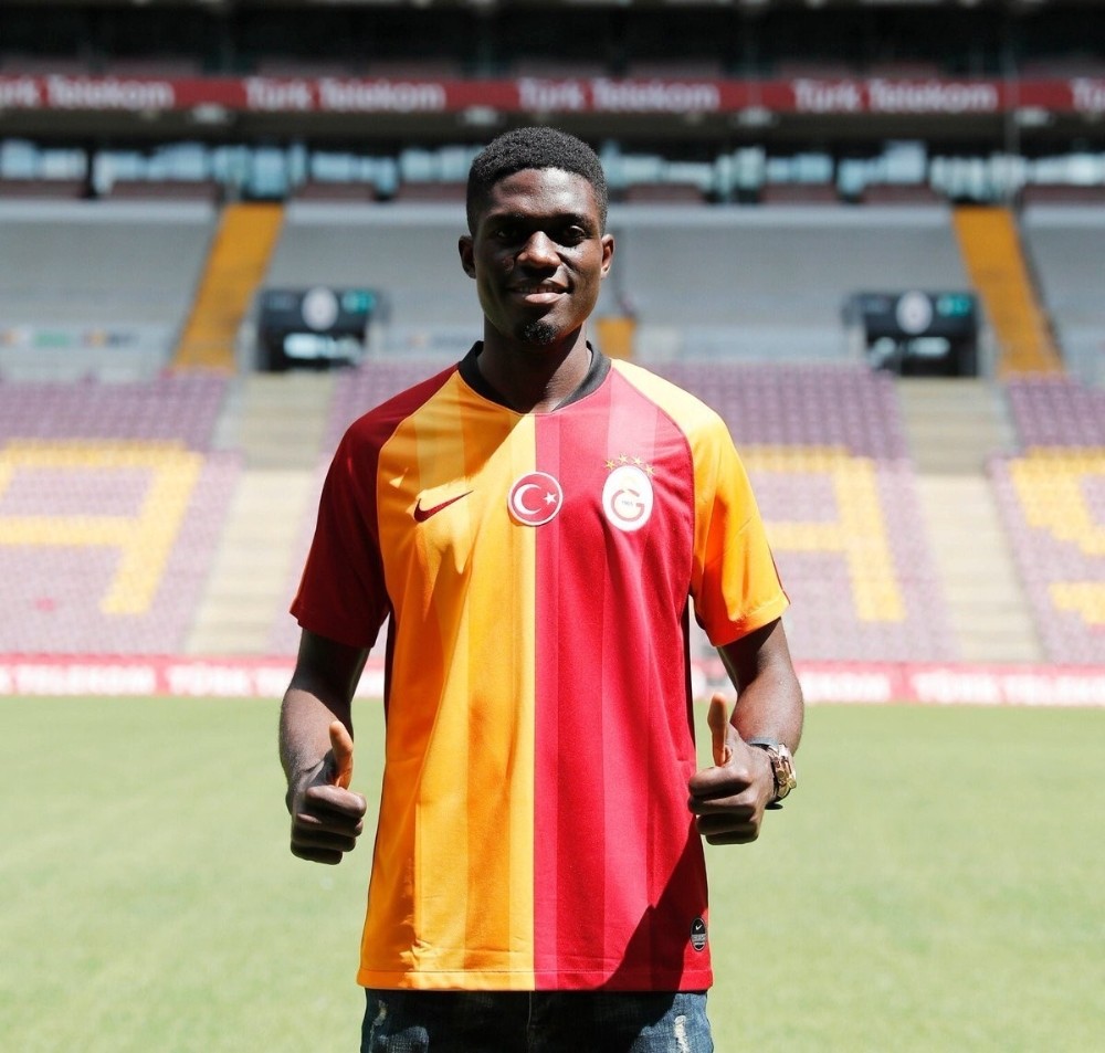 Galatasaraylı futbolcu karantina altında! 