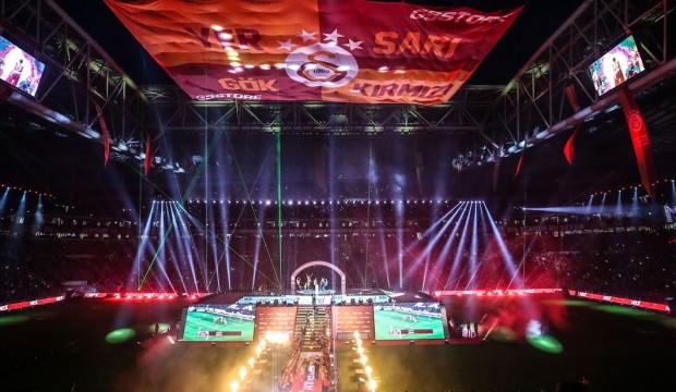 Galatasaraylı futbolcu kutlamalarda ıslıklandı