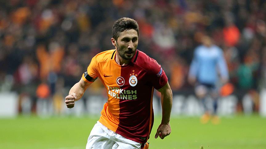 Galatasaraylı futbolcu Sabri Sarıoğlu'nun eşi hakkında suç duyurusu