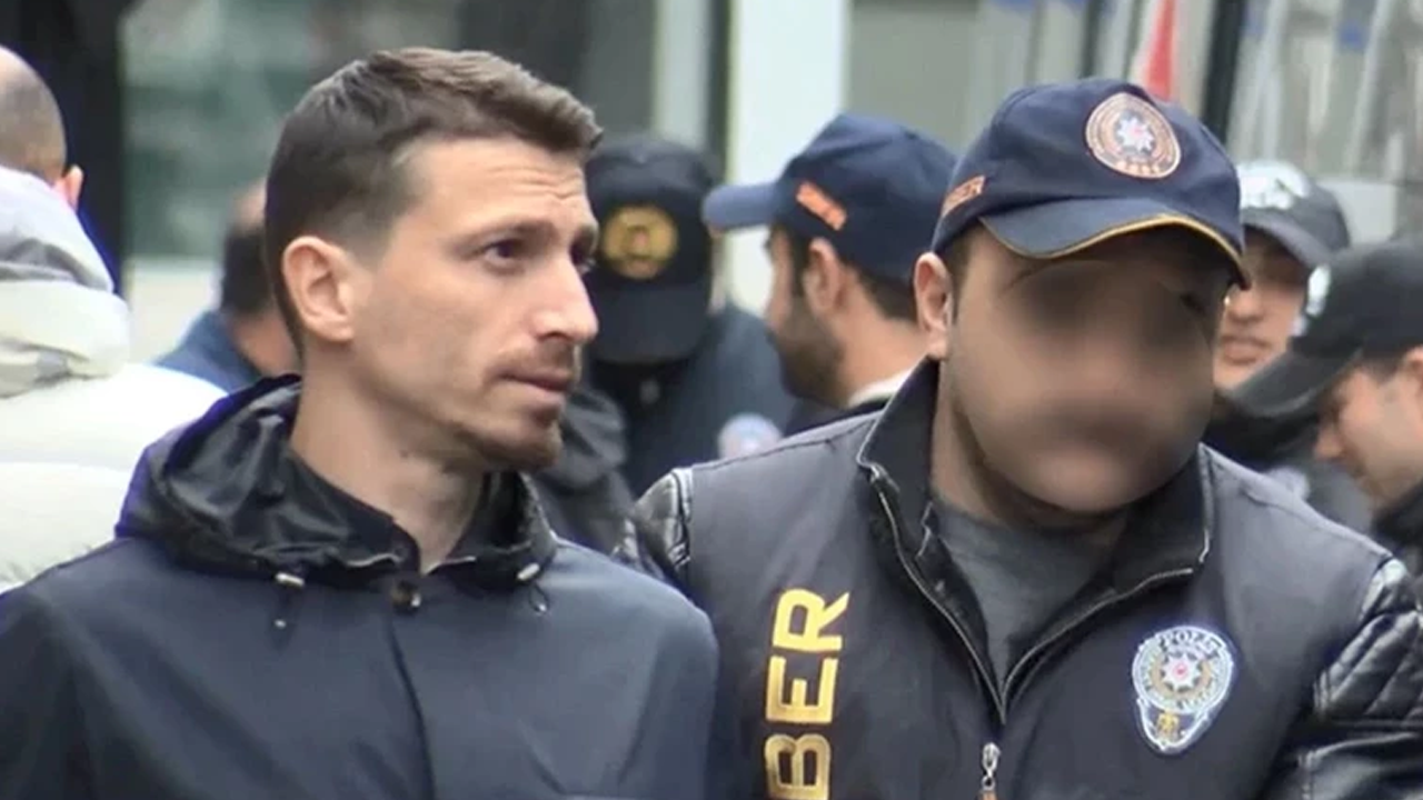 Galatasaraylı futbolcular Mert Hakan Yandaş'ı cezaevinde ziyaret etti