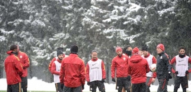 Galatasaraylı oyuncular salonda çalıştı