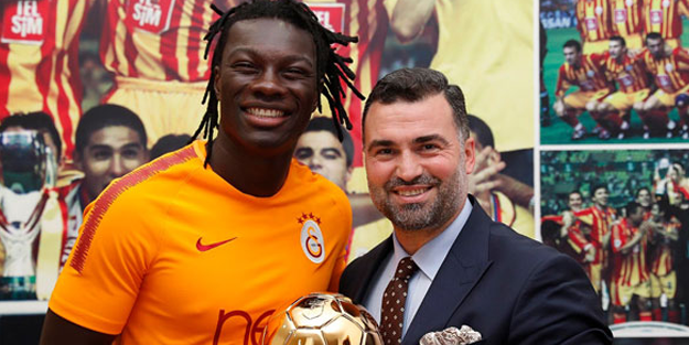 Galatasaraylı Gomis'e TPFD'den 'Altın Top' ödülü