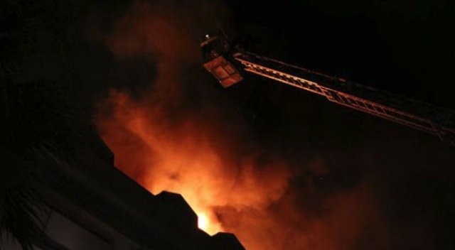 Galatasaraylı oyuncunun oturduğu bina alev alev yandı!