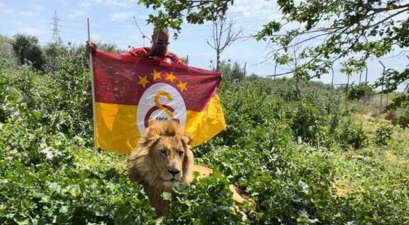 Galatasaraylı taraftardan şaşırtan kutlama