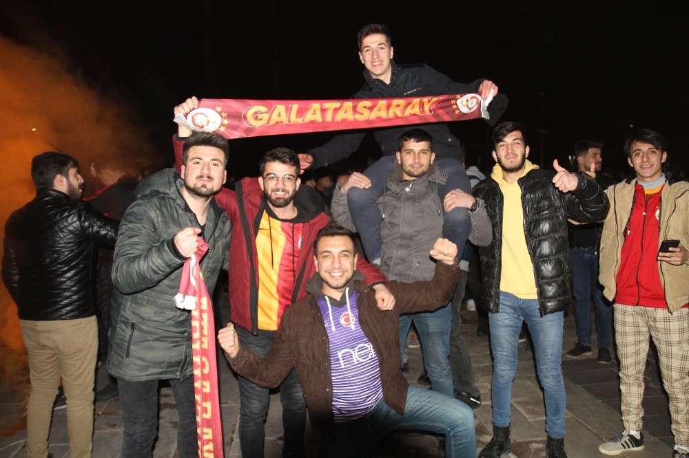 Galatasaraylı taraftarlar: 