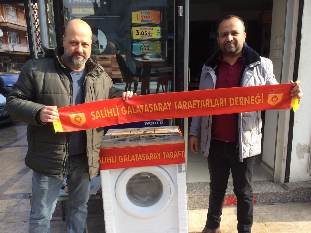 Galatasaraylı taraftarlardan Çocuk Evlerine çamaşır makinası 