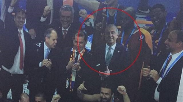 Galatasaraylı yönetici 'fotomontajla' kutlamaya katıldı