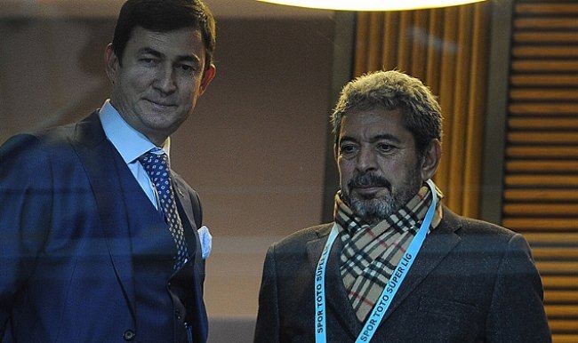 Galatasaray'li yönetici Özbek'ten futbolculara ağır sözler!