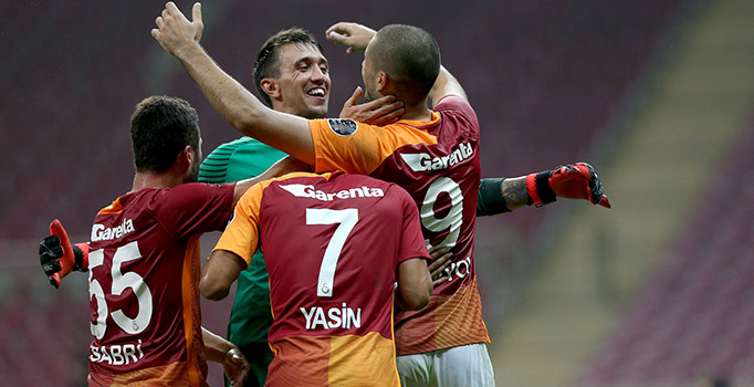 Galatasaraylılar'ı şaşkına çeviren röveşata golü...