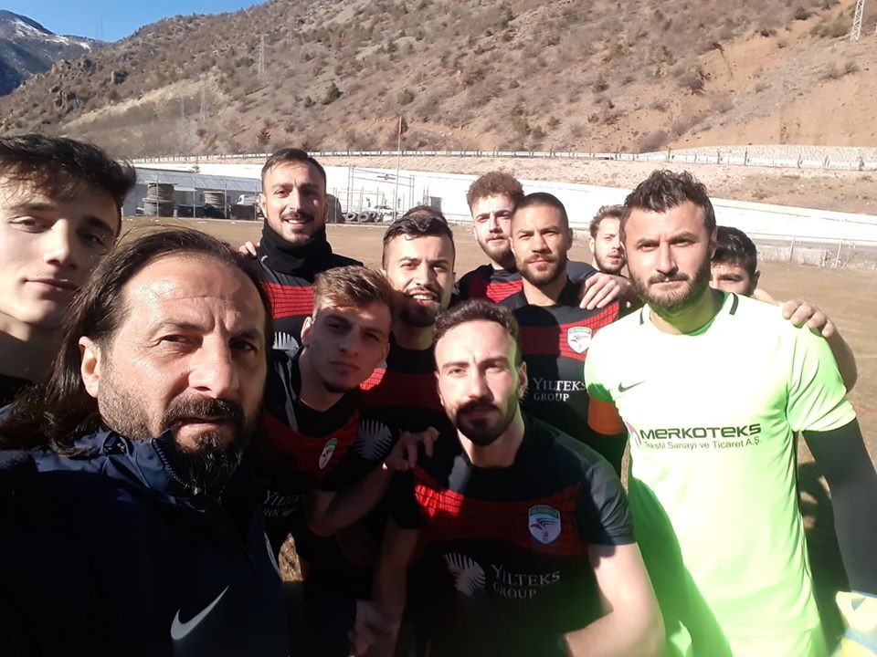 Galibiyet primlerini depremzedelere bağışladılar 
