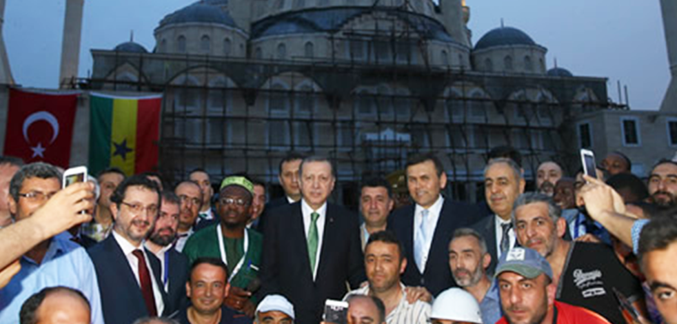 Ganalılar, Türkiye tarafından inşa edilen Gana Millet Camii ve Külliyesi'nin sevincini yaşıyor