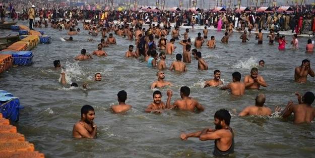 Ganj Nehri'nde Covid banyosu!