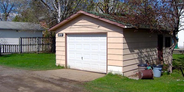 Garajda yaşıyorlar! Bakın neden...