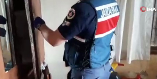 Gardırobunda şoke eden görüntü!