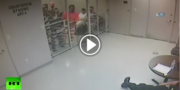 Gardiyanın hayatını mahkumlar kurtardı