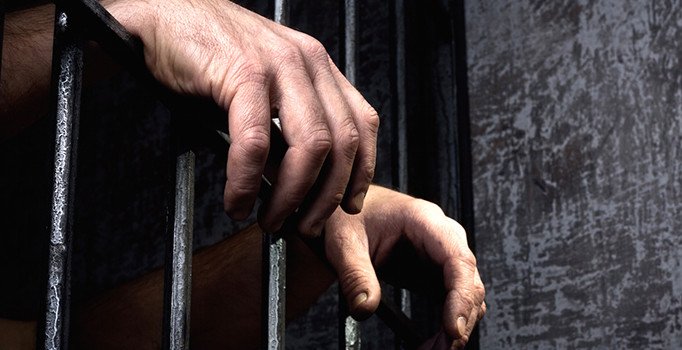 Gardiyanların grevi mahkumların iznini 'yaktı'