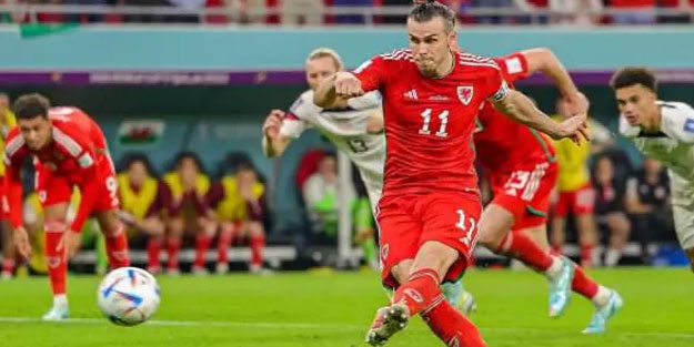Gareth Bale, Galler'i sırtladı