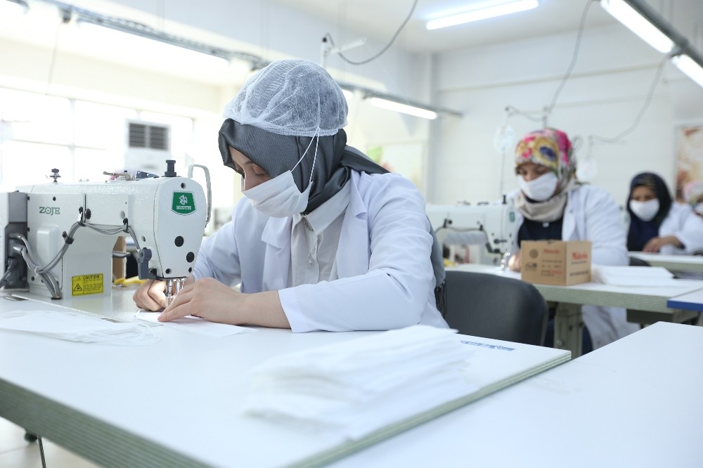 Gasmek kurslarında maske üretimine başlandı 