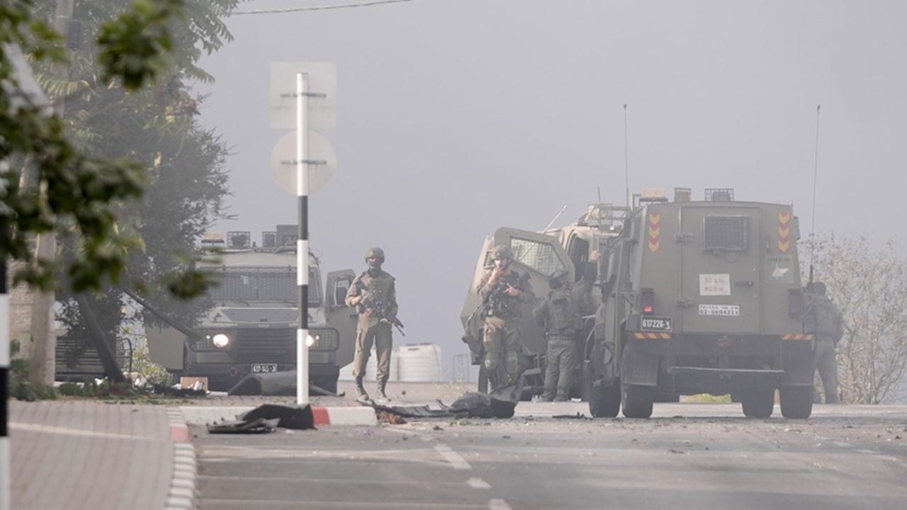 Gaspçı İsrail'den bir vahşet daha! 81 yaşındaki görme engelli Filistinliyi darbetti