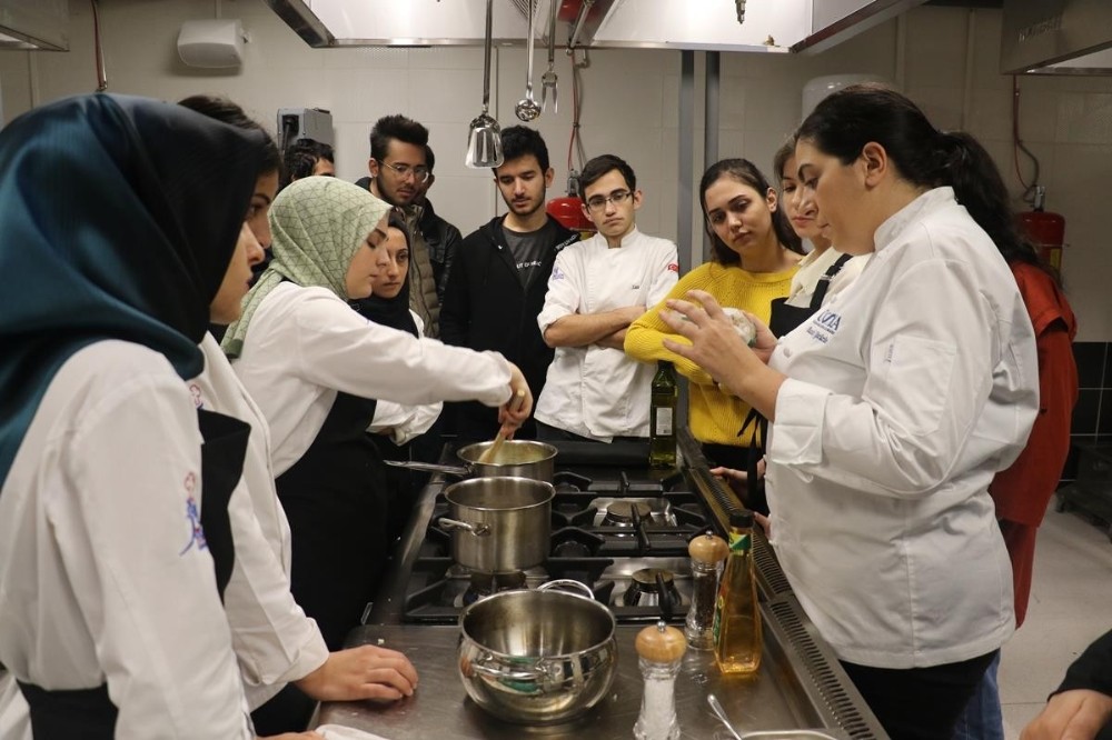 Gastronomi bölümü öğrencilerine bulgur eğitimi 