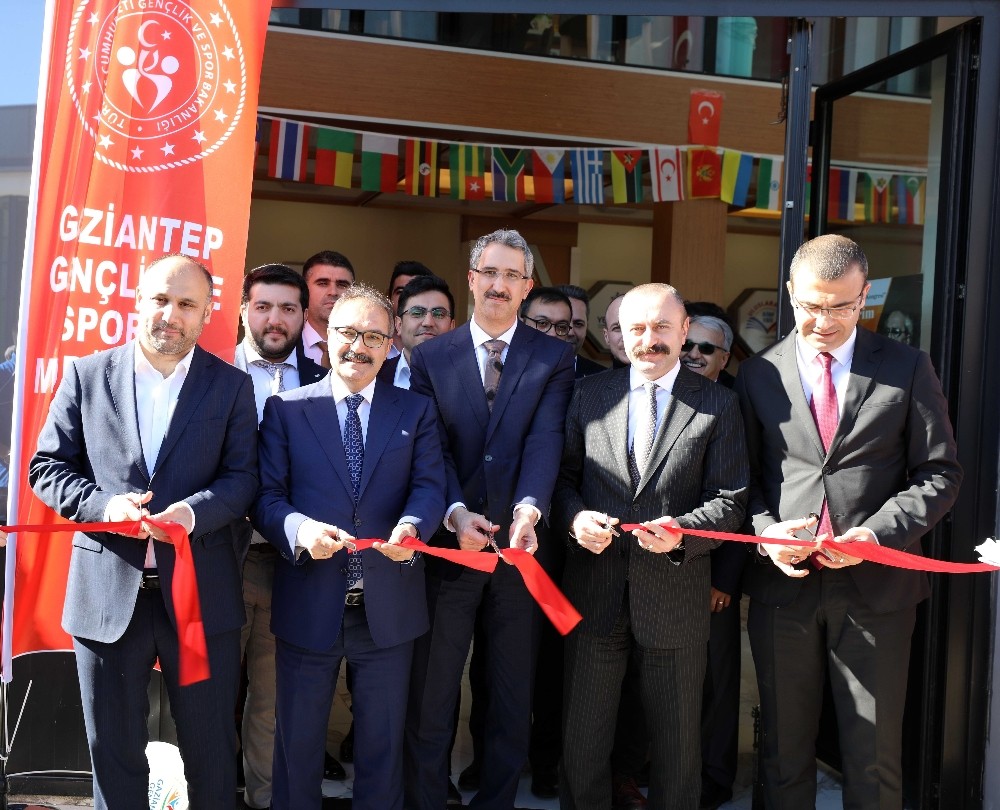 GAÜN’de coşkulu ‘Uluslararası Kitap Kahve’ açılışı 