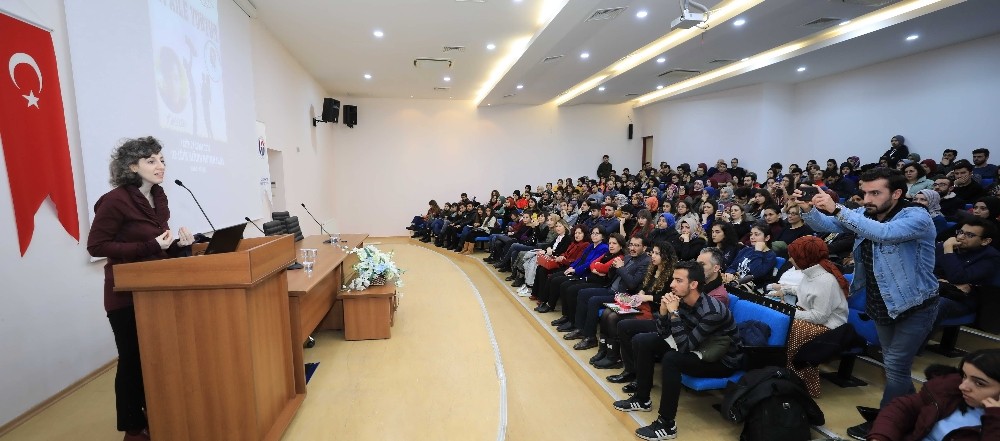 GAÜN’de ‘İyi Aile Yoktur’ konferansı 
