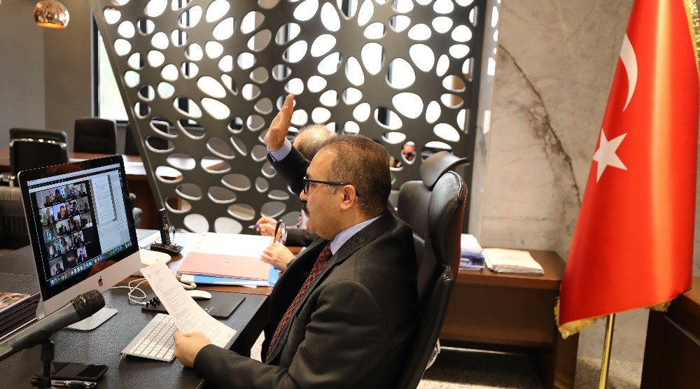 GAÜN’de korona virüse karşı online senato 