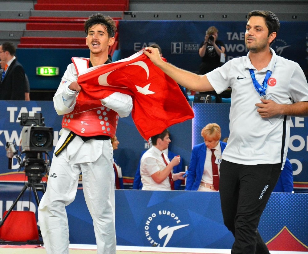 GAÜN’ün iki öğrencisinden önemli başarı 