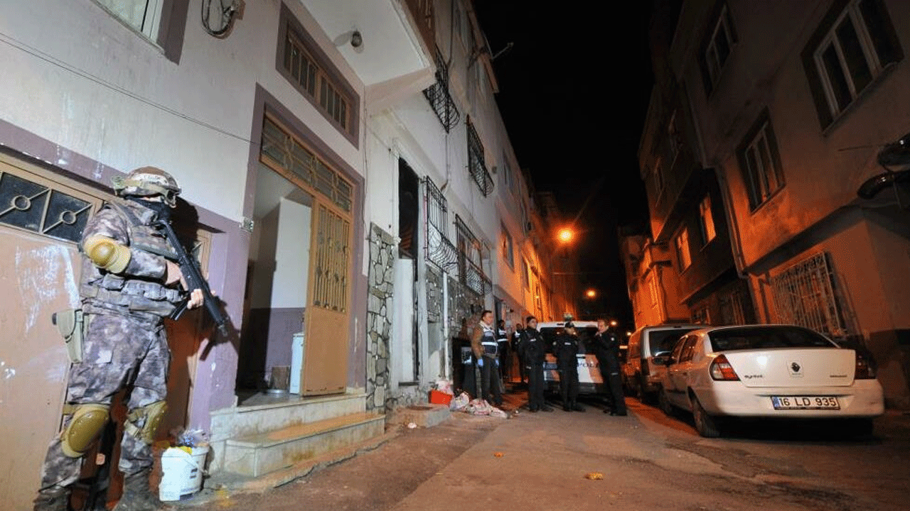 Gaybubet evlerine operasyon! Bursa’da 8 FETÖ’cü gözaltına alındı