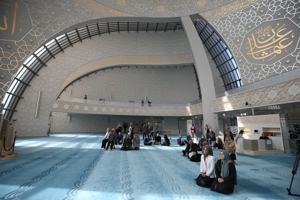 Gayrimüslimler de camilere koştu! Almanya'da dikkat çeken etkinlik