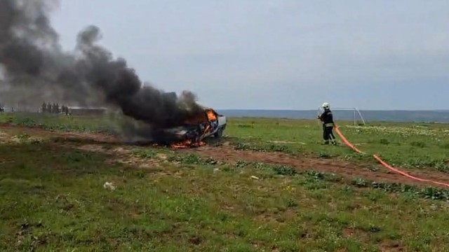 Gaz kaçağı bulunan otomobil alevlere teslim oldu