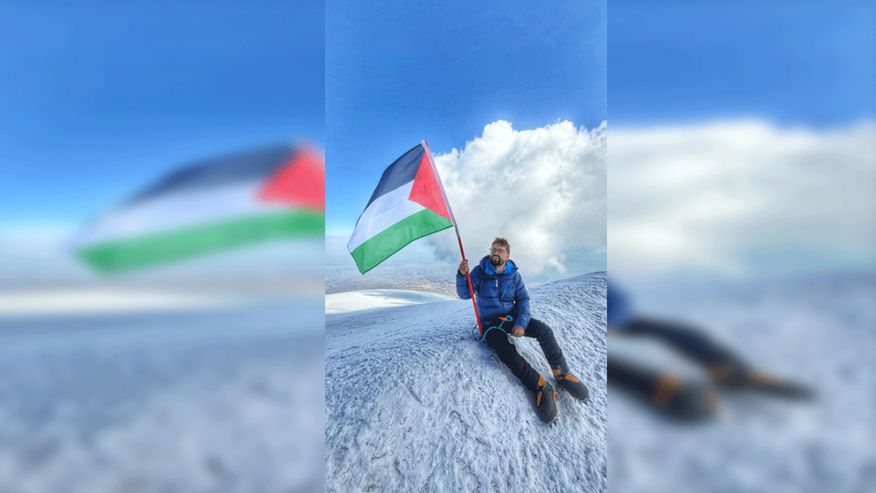 Gazeteci Adem Metan, Filistin İçin Ağrı Dağı’nın Zirvesine Bayrak Dikti