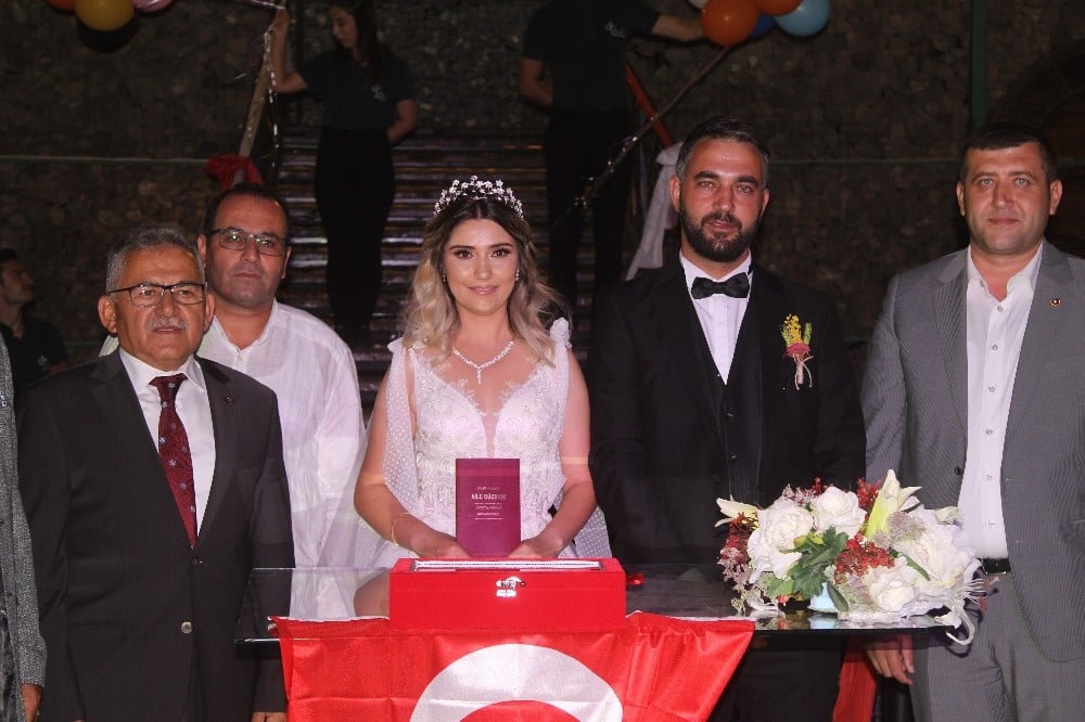 Gazeteci Aşatır’ın mutlu günü 