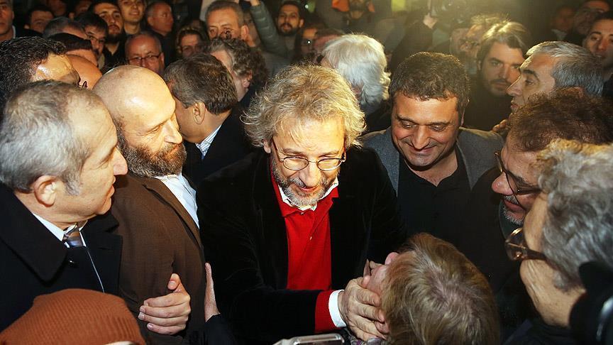 Gazeteci Dündar ile Gül tahliye oldu