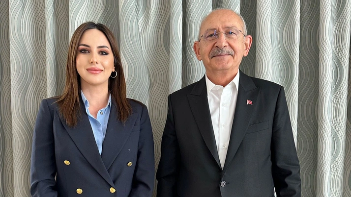 Gazeteci Duygu Demirdağ, Kemal Kılıçdaroğlu ile fotoğraf paylaştı! Ayak detayı dikkat çekti