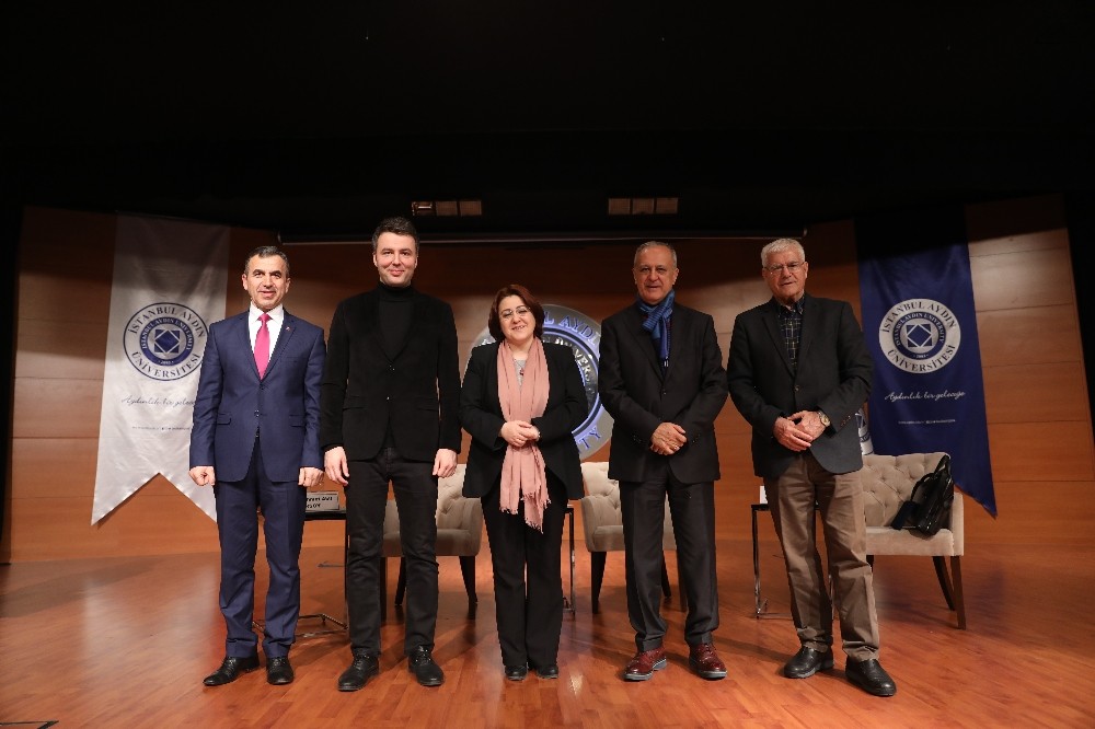 Gazeteci Ersoy: "Tek bir kaynakla gerçekleri öğrenemezsiniz" 
