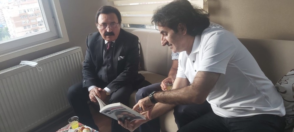 Gazeteci Hakan Taş, Ankara’da okurlarıyla bir araya geldi 