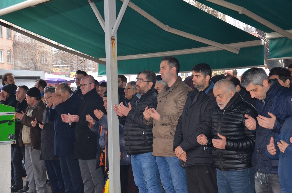 Gazeteci Ümit Ulus’un baba acısı 