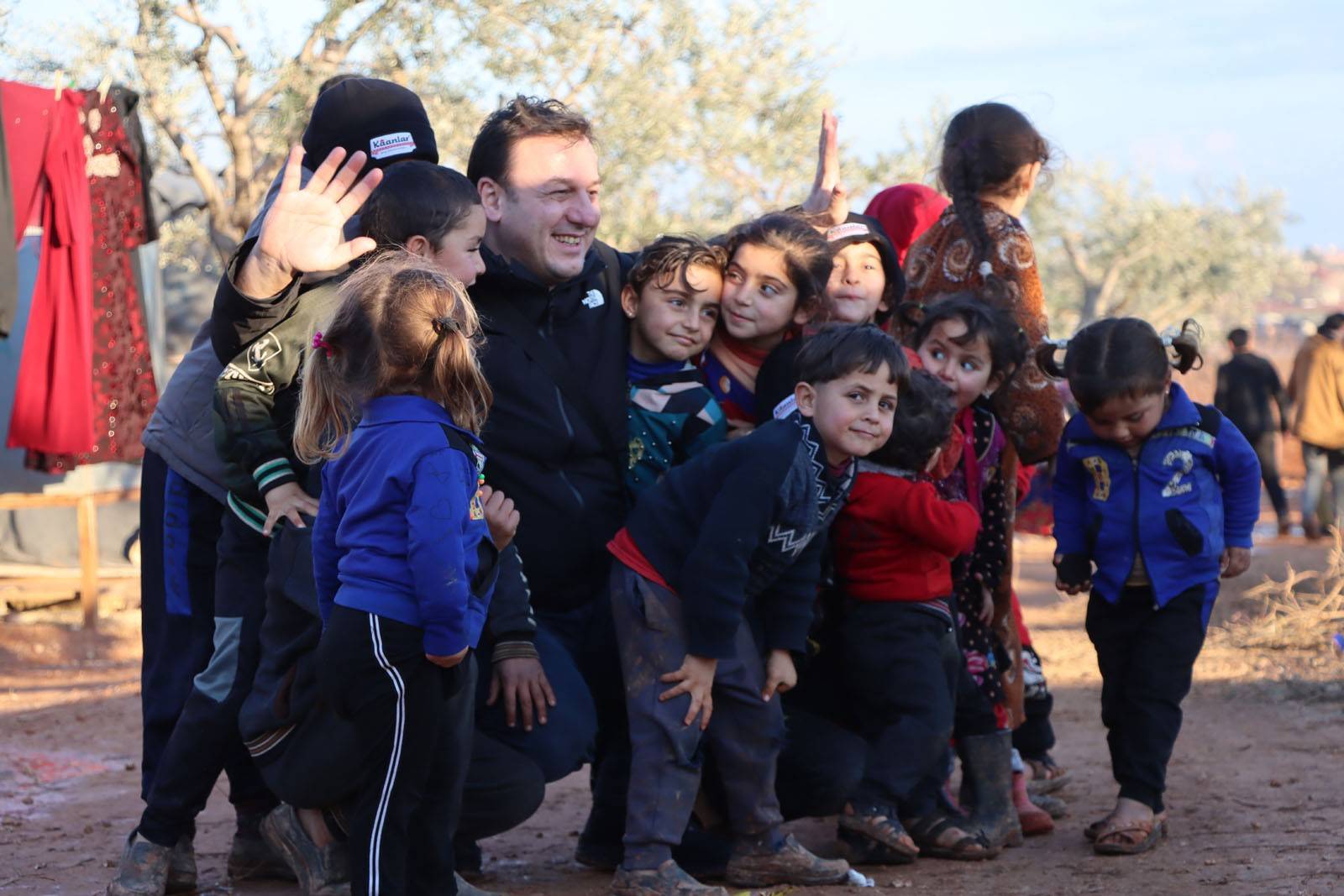 Gazeteciler, iyilik nöbeti için Suriye’ye gittiler