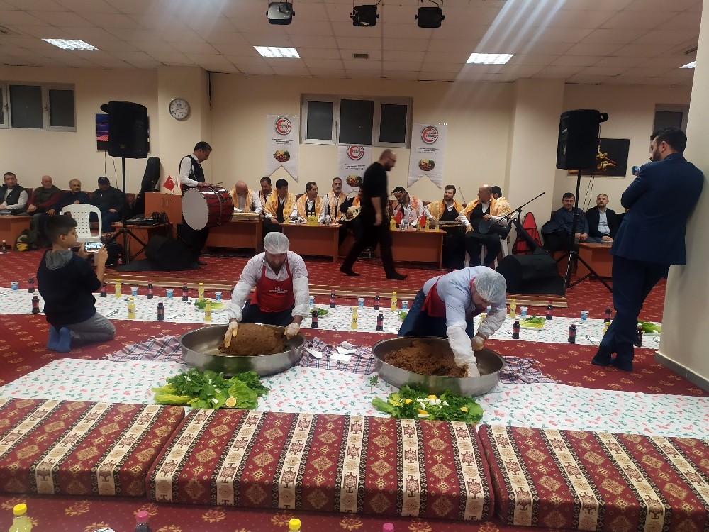 Gazeteciler sıra gecesinde doyasıya eğlendi 