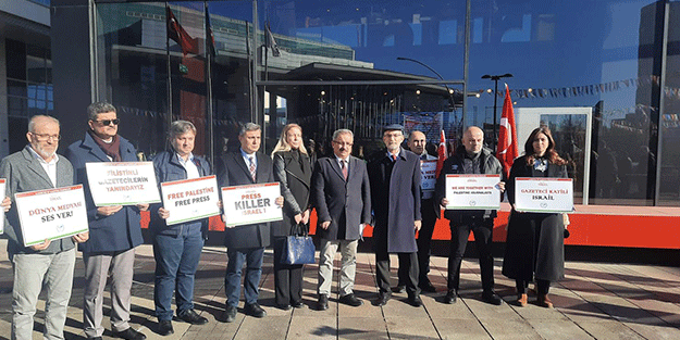 Gazetecilerden İsrail Büyükelçiliği'nin Ankara'daki binası önünde eylem!