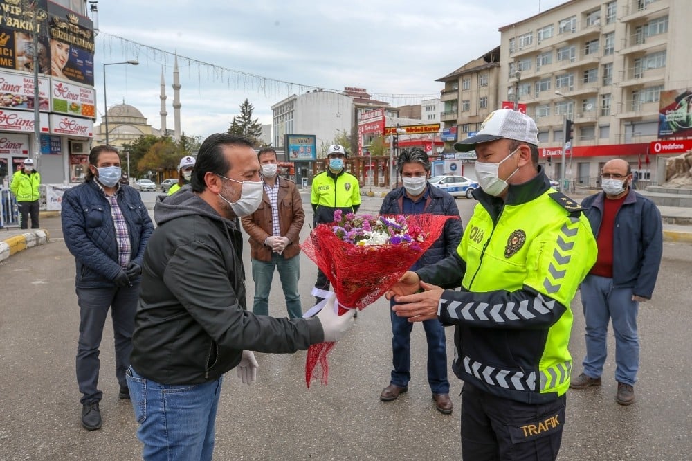 Gazetecilerden korona virüs kahramanlarına moral 