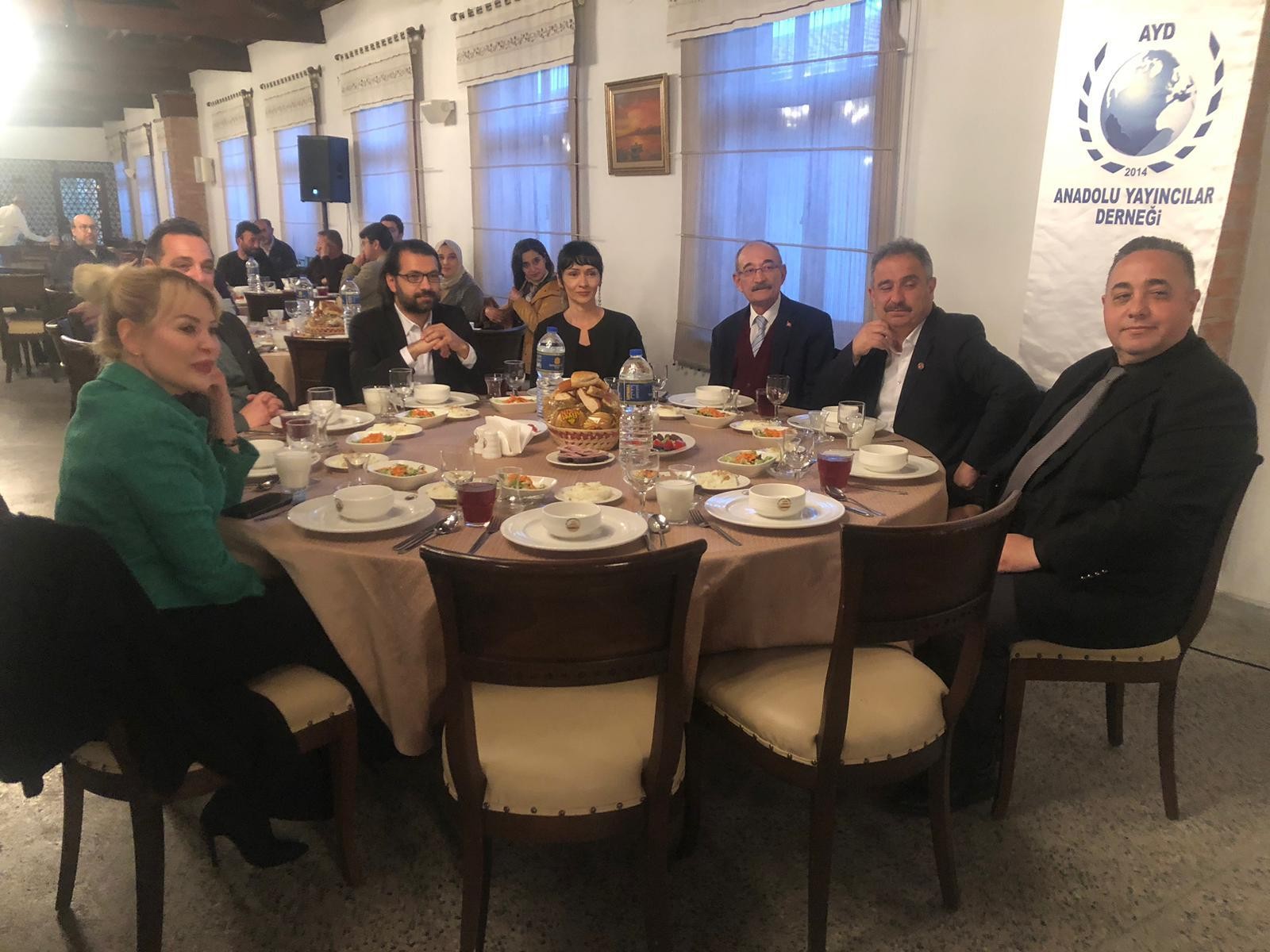 Gazetecilerle depremzedeler AYD İftarında buluştu